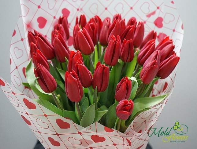 Букет из бордовых тюльпанов Фото